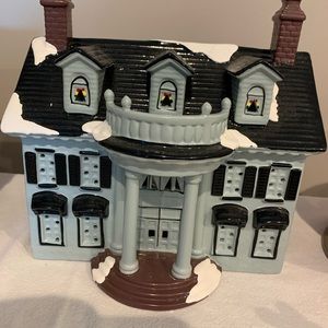 Snow Village - Plantation House (In original box)